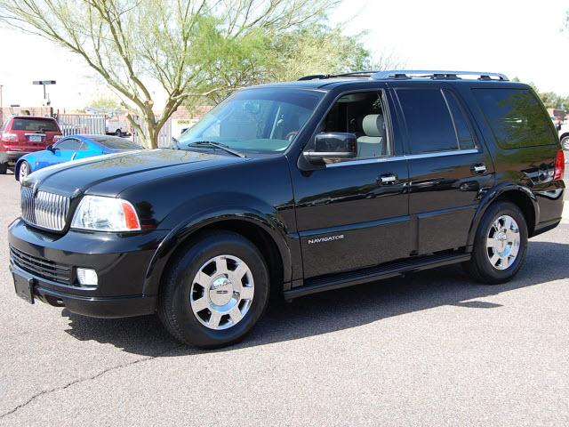 Photo of 2005 Lincoln Navigator