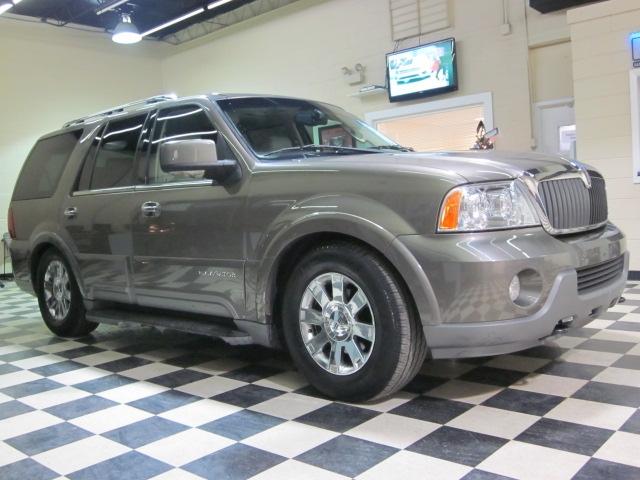 Photo of 2003 Lincoln Navigator