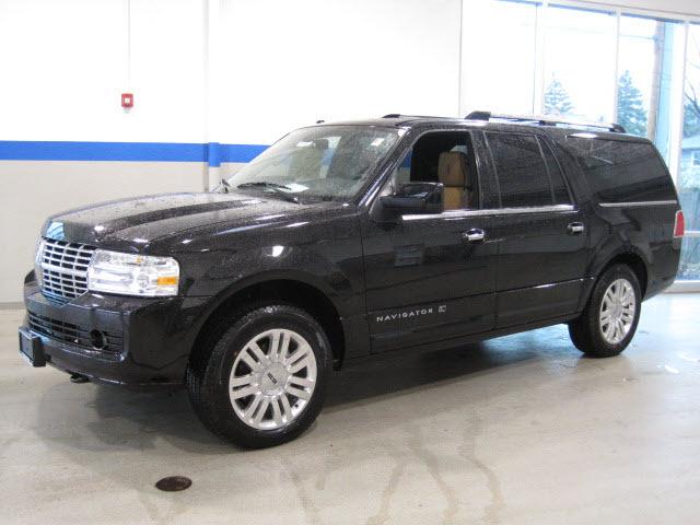 Photo of 2012 Lincoln Navigator L