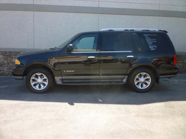 Photo of 2000 Lincoln Navigator