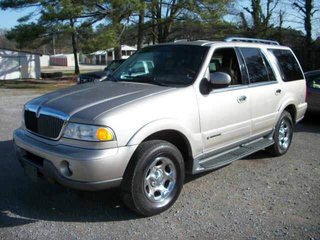Photo of 2000 Lincoln Navigator
