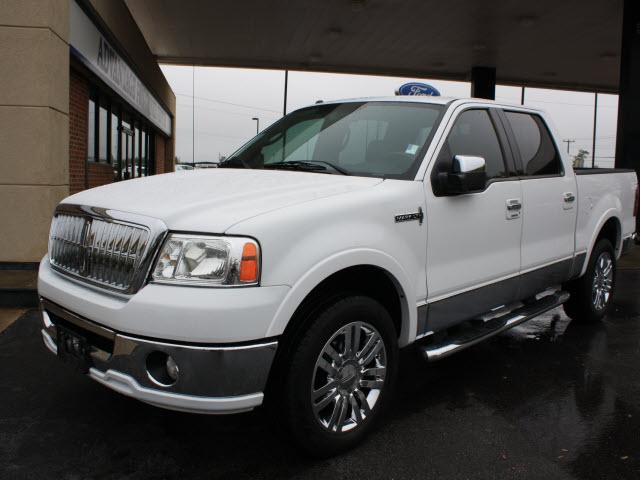 Photo of 2007 Lincoln Mark LT