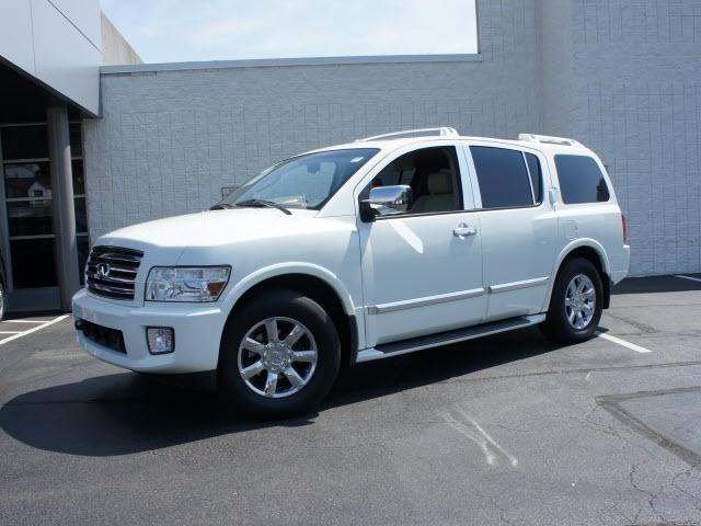 Photo of 2005 Infiniti QX56