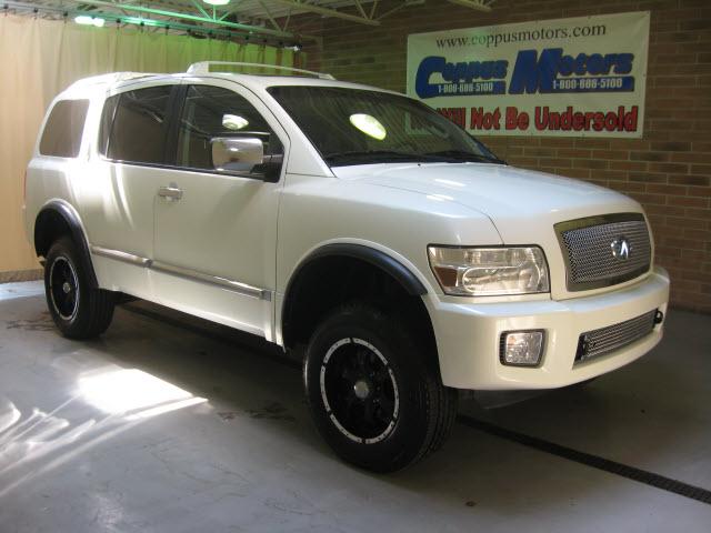 Photo of 2004 Infiniti QX56