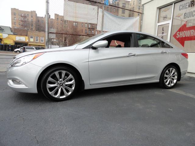 Photo of 2011 Hyundai Sonata