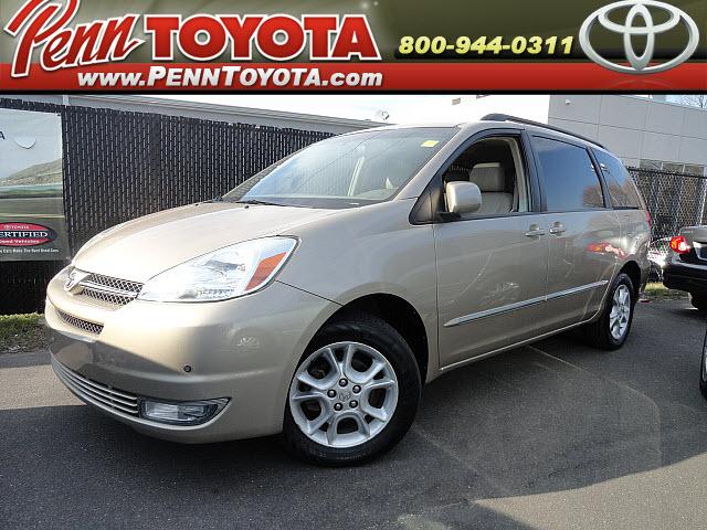 Photo of 2004 Toyota Sienna