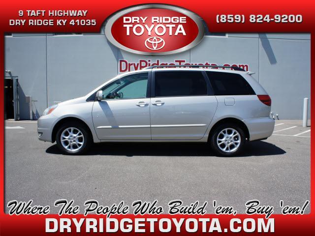 Photo of 2004 Toyota Sienna