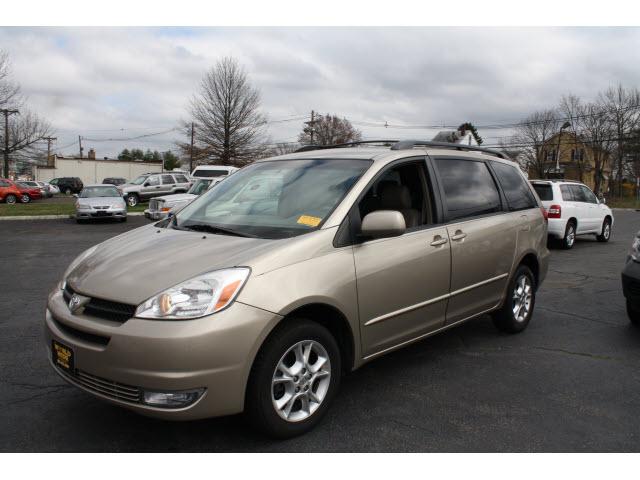 Photo of 2005 Toyota Sienna