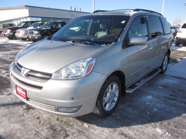 Photo of 2005 Toyota Sienna