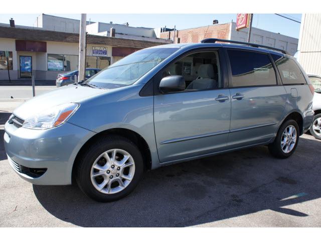 Photo of 2005 Toyota Sienna