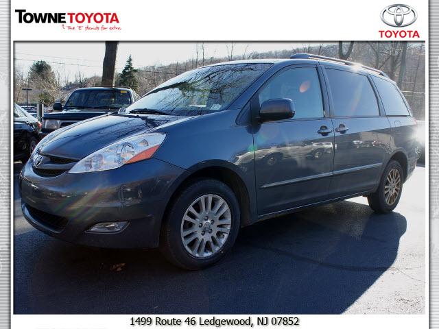 Photo of 2008 Toyota Sienna