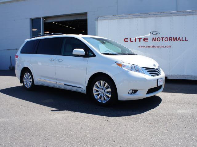 Photo of 2012 Toyota Sienna