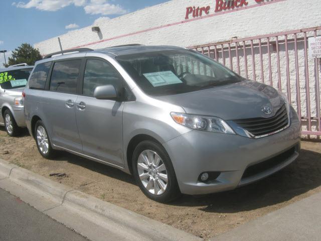 Photo of 2011 Toyota Sienna