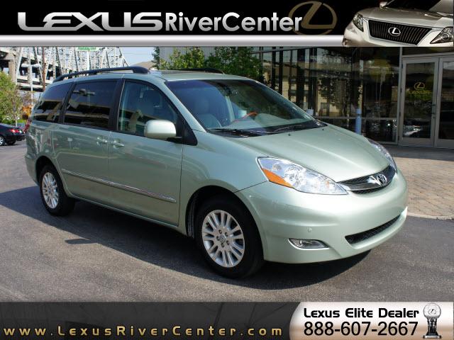 Photo of 2010 Toyota Sienna