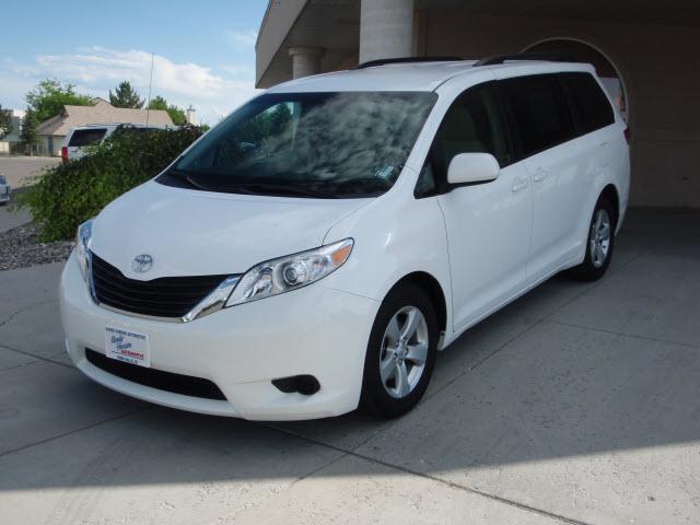 Photo of 2011 Toyota Sienna