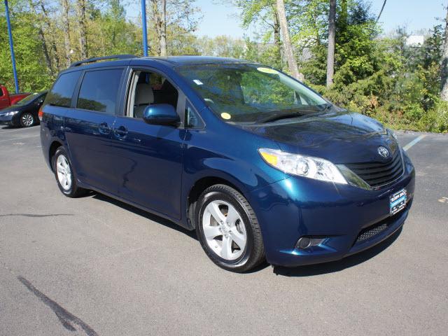 Photo of 2011 Toyota Sienna