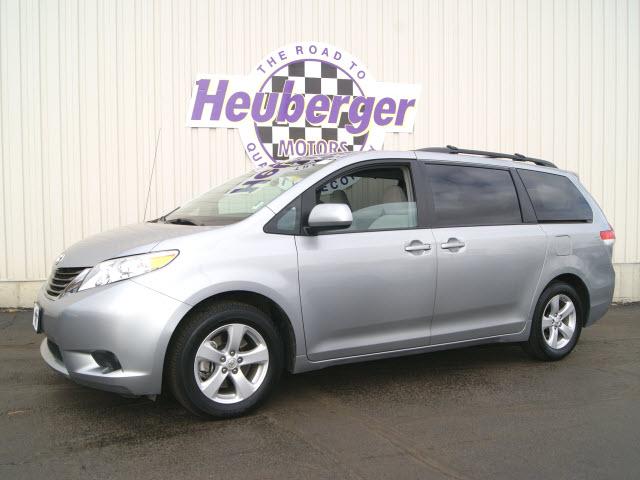 Photo of 2011 Toyota Sienna