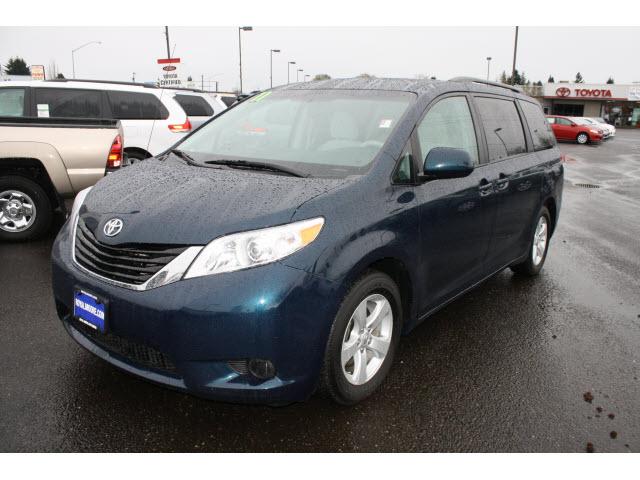 Photo of 2011 Toyota Sienna