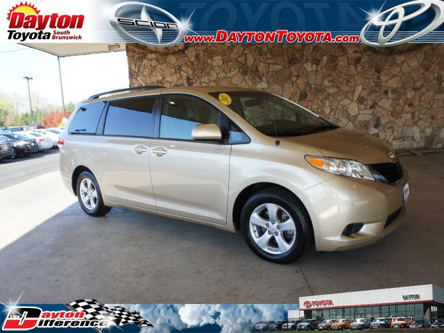Photo of 2011 Toyota Sienna