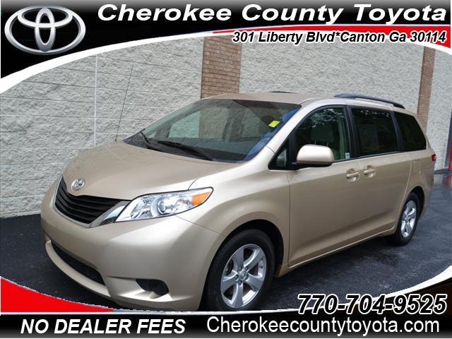 Photo of 2011 Toyota Sienna
