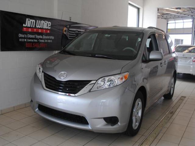 Photo of 2012 Toyota Sienna