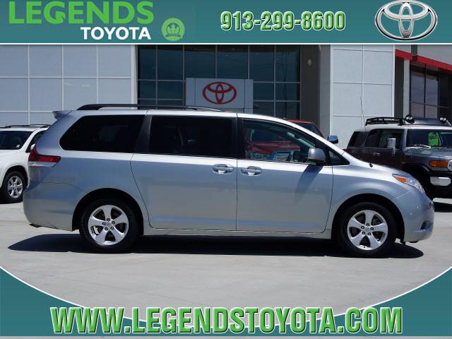 Photo of 2011 Toyota Sienna