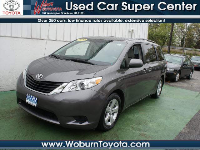 Photo of 2011 Toyota Sienna