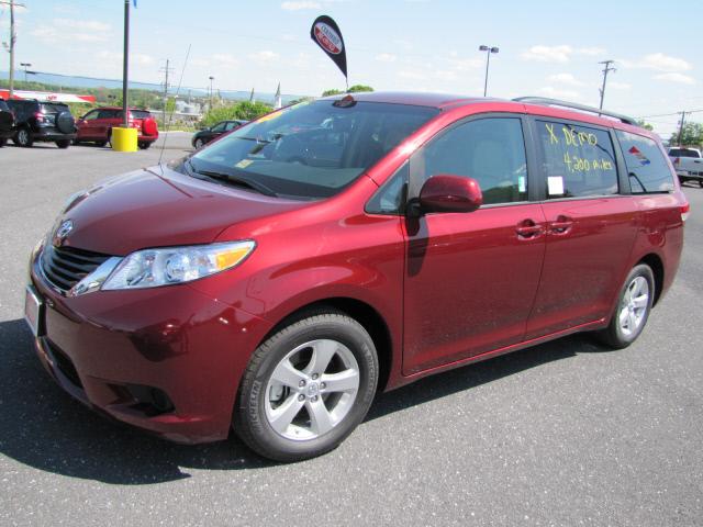 Photo of 2012 Toyota Sienna