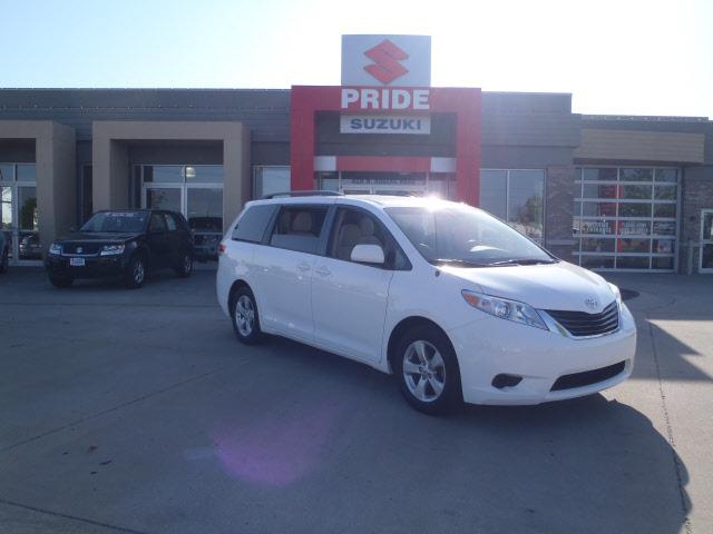 Photo of 2011 Toyota Sienna