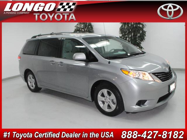 Photo of 2011 Toyota Sienna