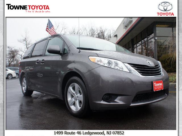 Photo of 2012 Toyota Sienna