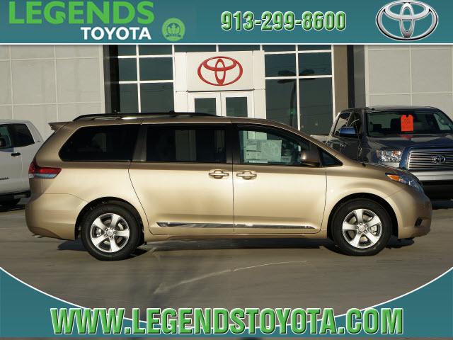Photo of 2012 Toyota Sienna