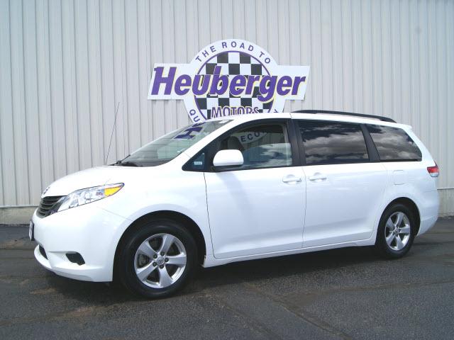Photo of 2011 Toyota Sienna
