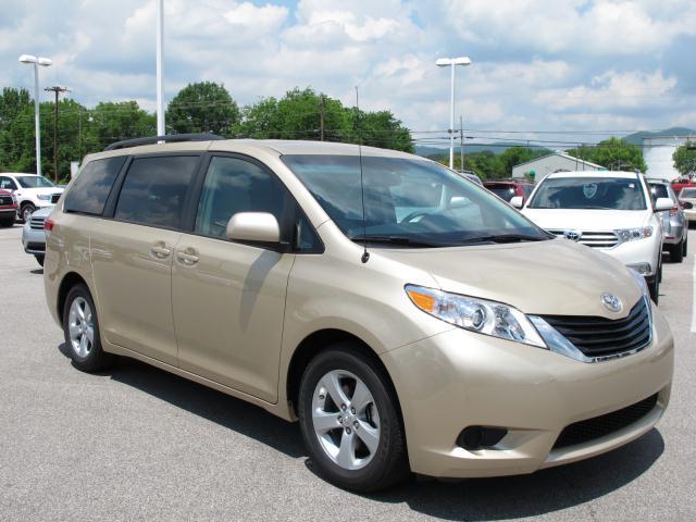 Photo of 2012 Toyota Sienna