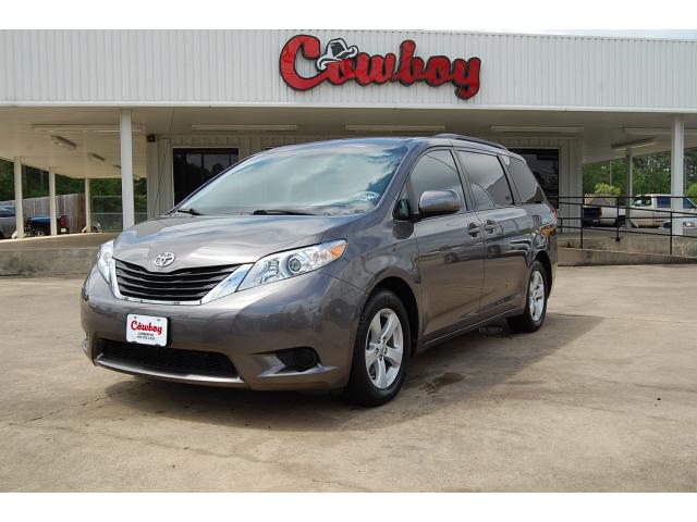 Photo of 2011 Toyota Sienna