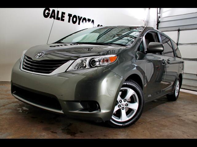Photo of 2011 Toyota Sienna