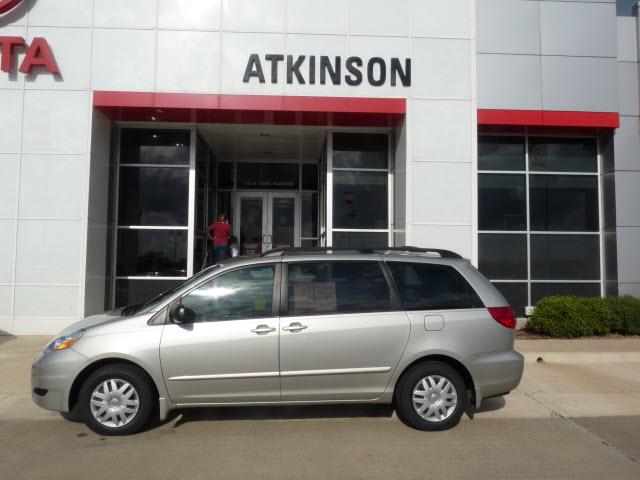 Photo of 2010 Toyota Sienna