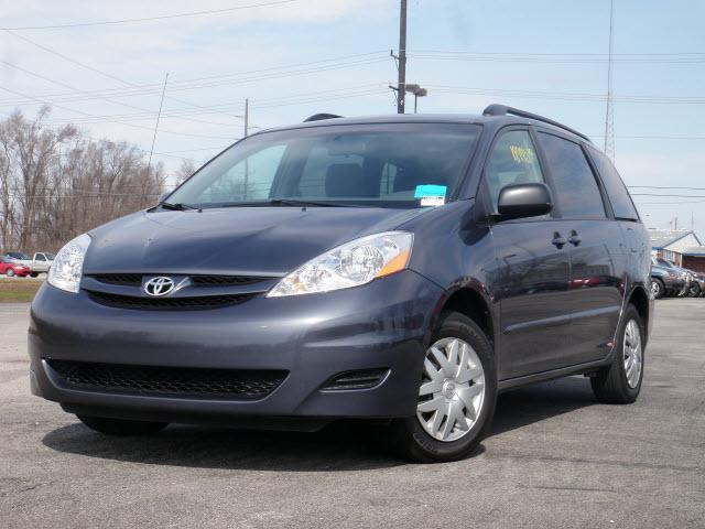 Photo of 2010 Toyota Sienna