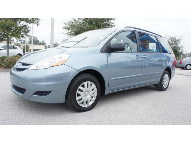 Photo of 2010 Toyota Sienna