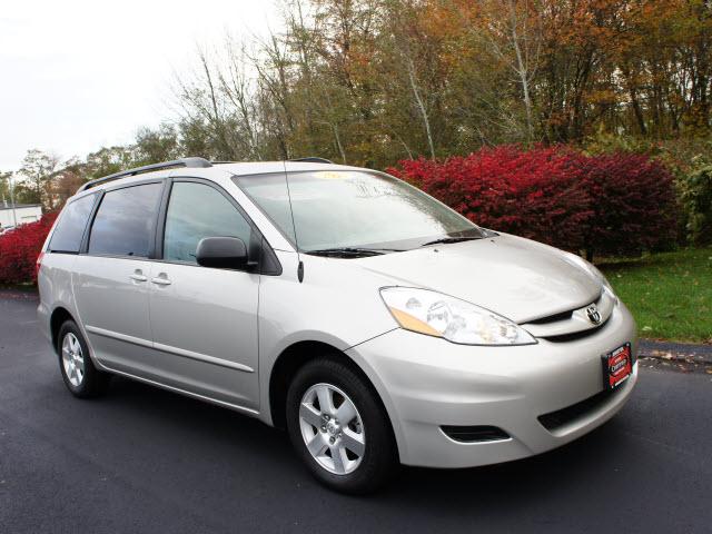 Photo of 2010 Toyota Sienna
