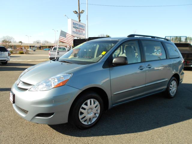 Photo of 2010 Toyota Sienna