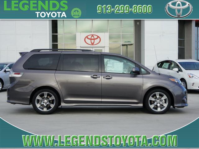 Photo of 2012 Toyota Sienna