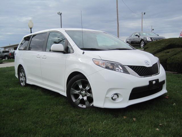Photo of 2011 Toyota Sienna