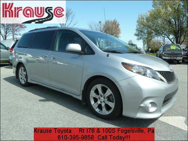 Photo of 2011 Toyota Sienna