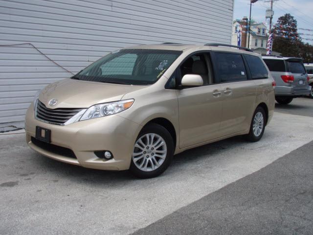 Photo of 2011 Toyota Sienna