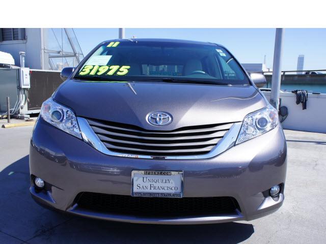Photo of 2011 Toyota Sienna