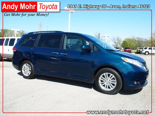 Photo of 2011 Toyota Sienna