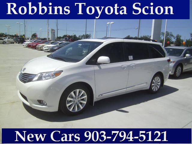 Photo of 2012 Toyota Sienna