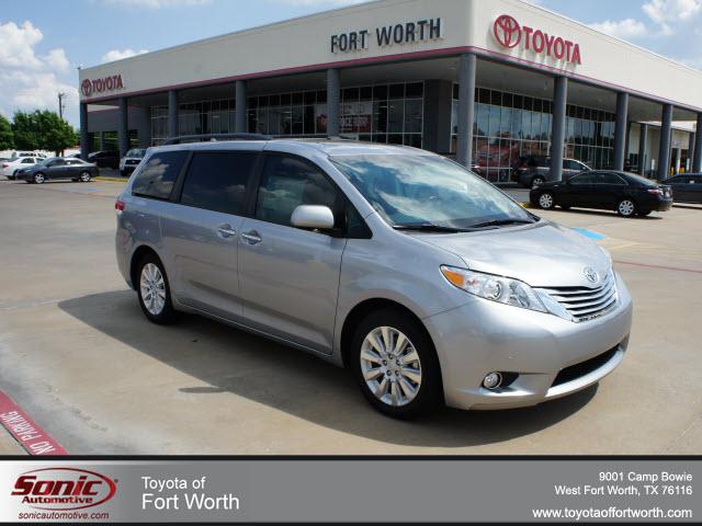 Photo of 2012 Toyota Sienna