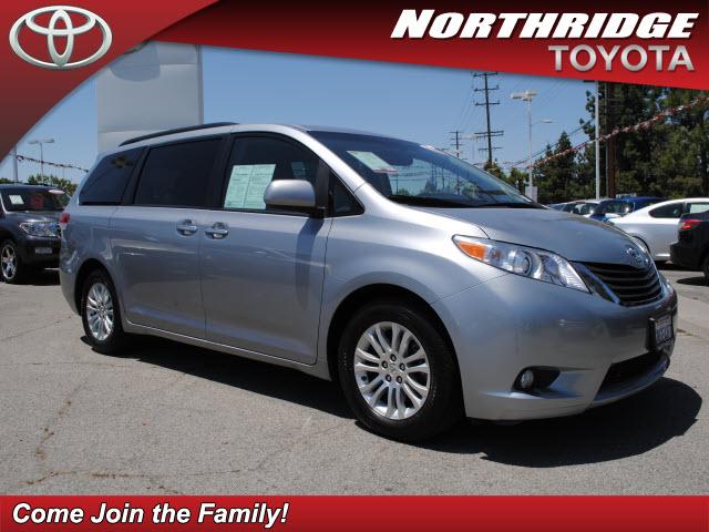 Photo of 2011 Toyota Sienna